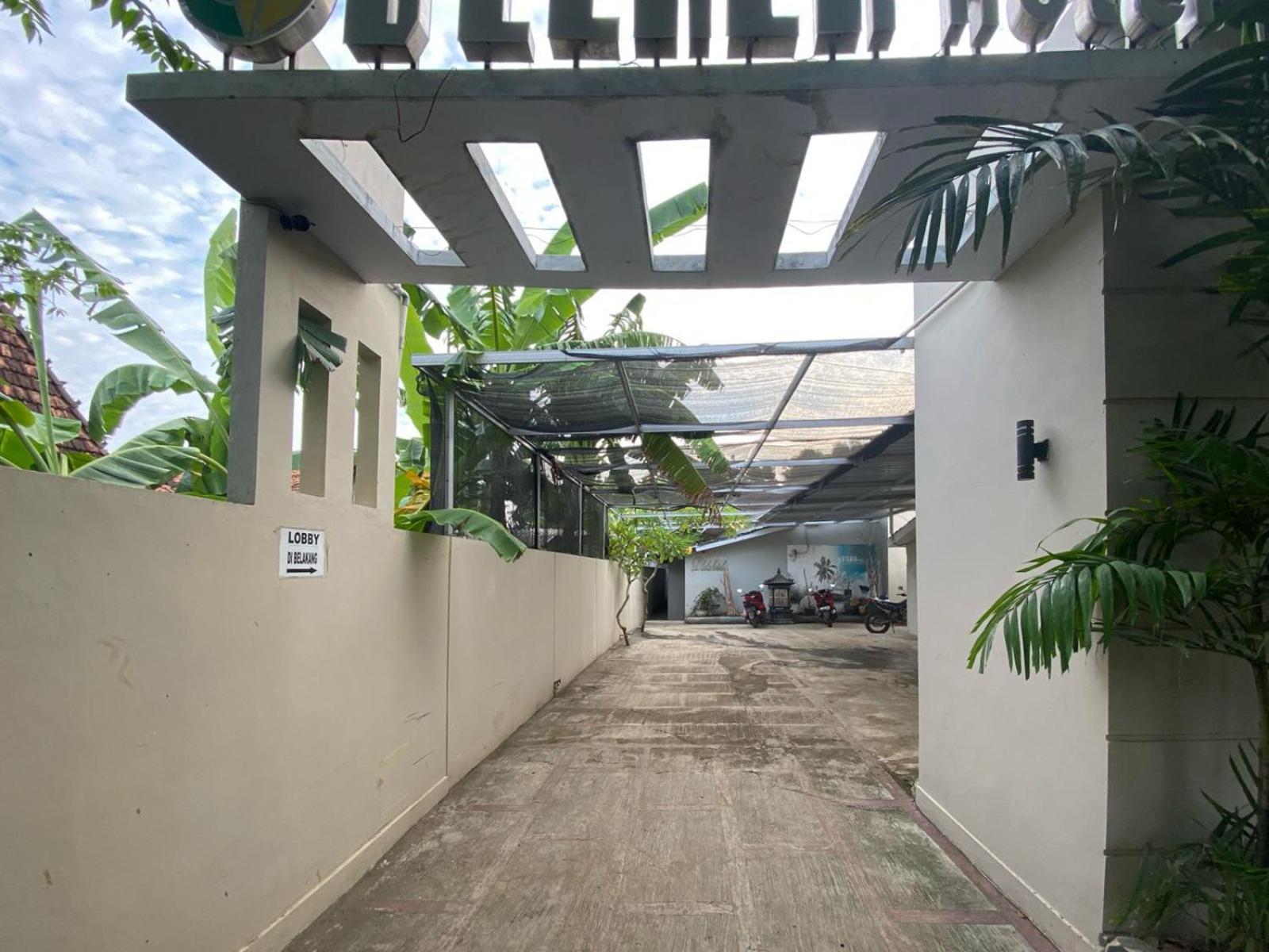Reddoorz Near Pantai Idola Banyutowo Hotel D'Llala Pati Kültér fotó